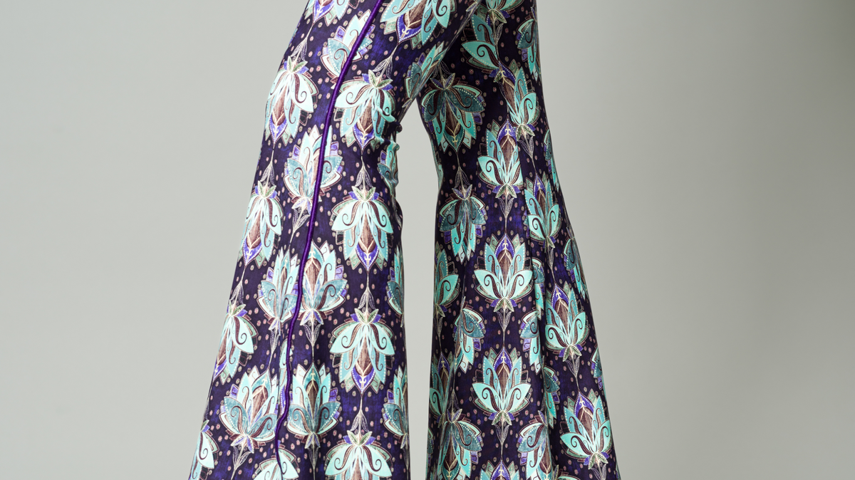 Mastering the Boho Chic Look with Flared Leggings for Fall